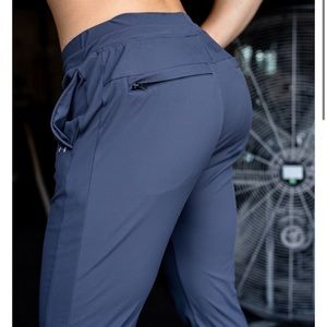 NWT born primitive barbella box joggers